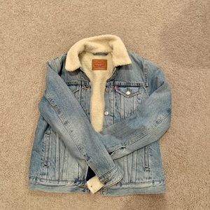 Levi’s authentic sherpa Jean jacket